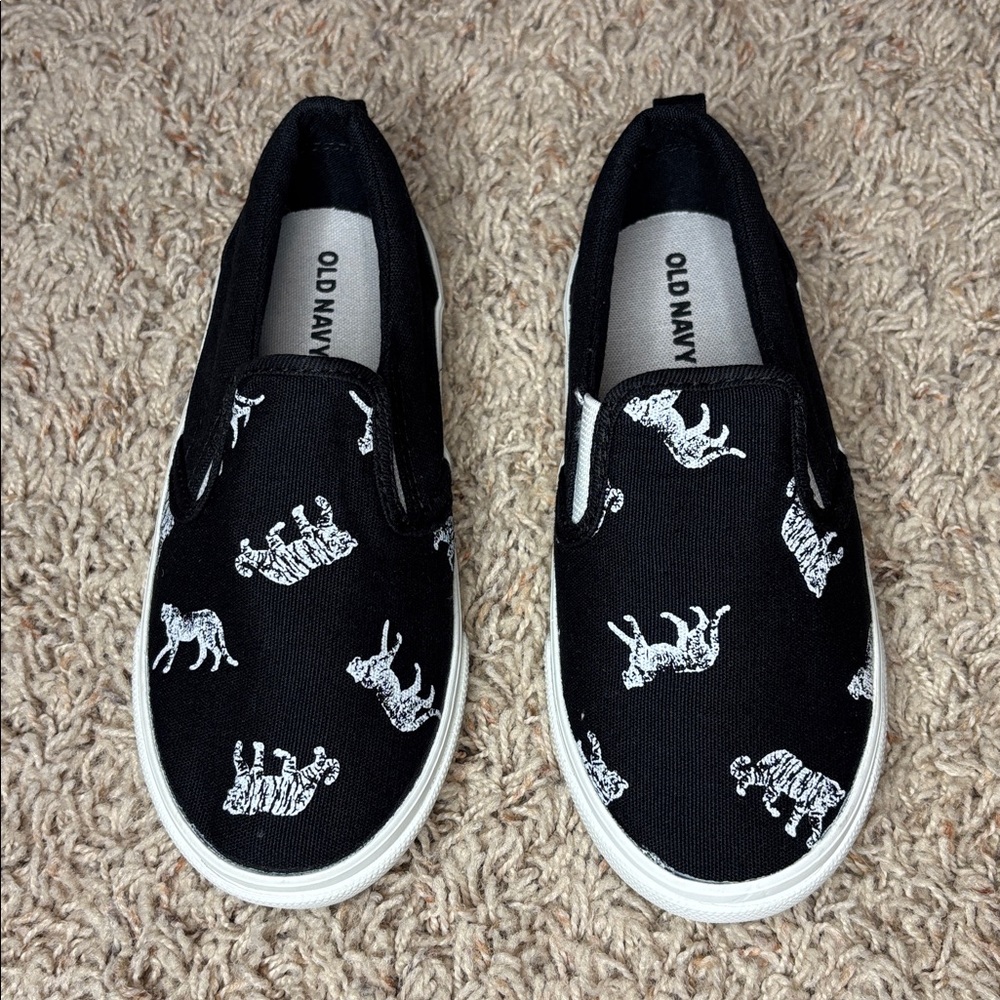 🐅Old Navy Kids Animal Print Slip-Ons 🐅